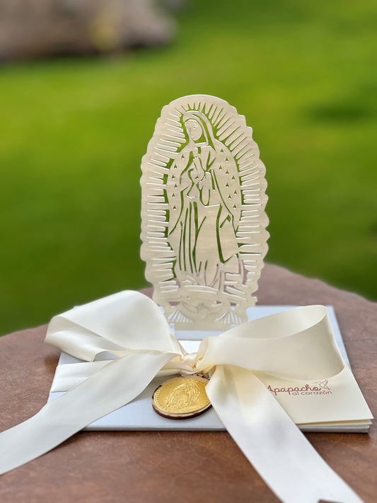 VIRGEN DE ACRILÍCO NACARADO CHICA 18 CM
